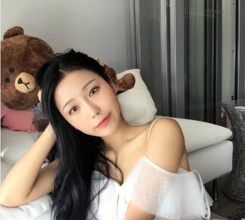 旭旭宝宝查房美女主播喝水提裤 大马猴微信被